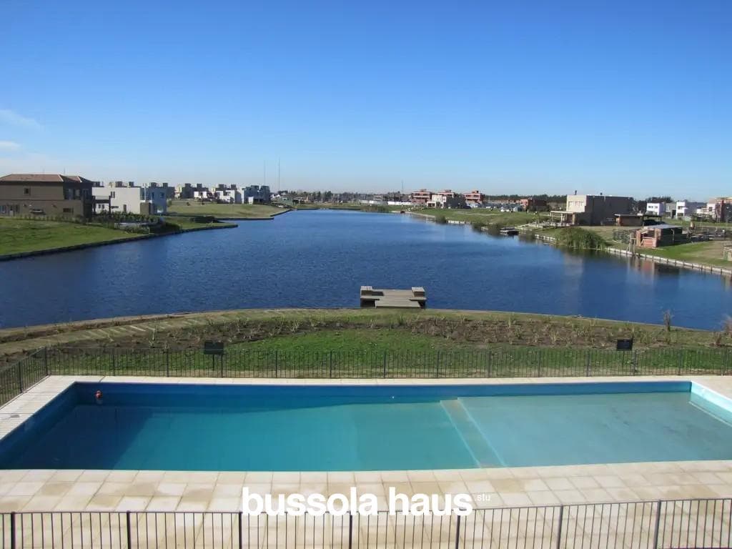 4-Bedroom House for Sale in Los Castaños
