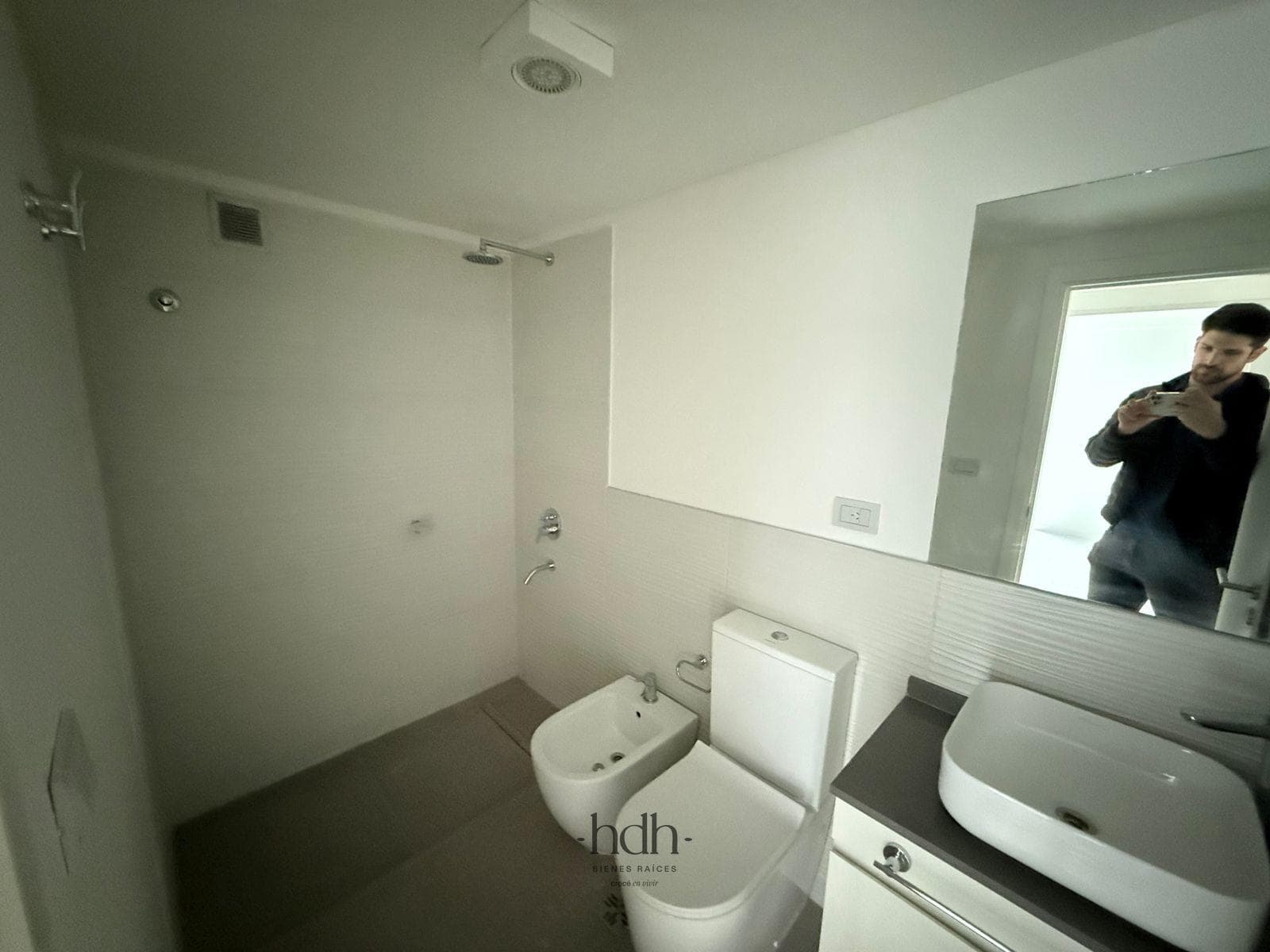 2-Bedroom, 2-Bathroom Apartment for Sale with High-End Amenities in Alto Alberdi