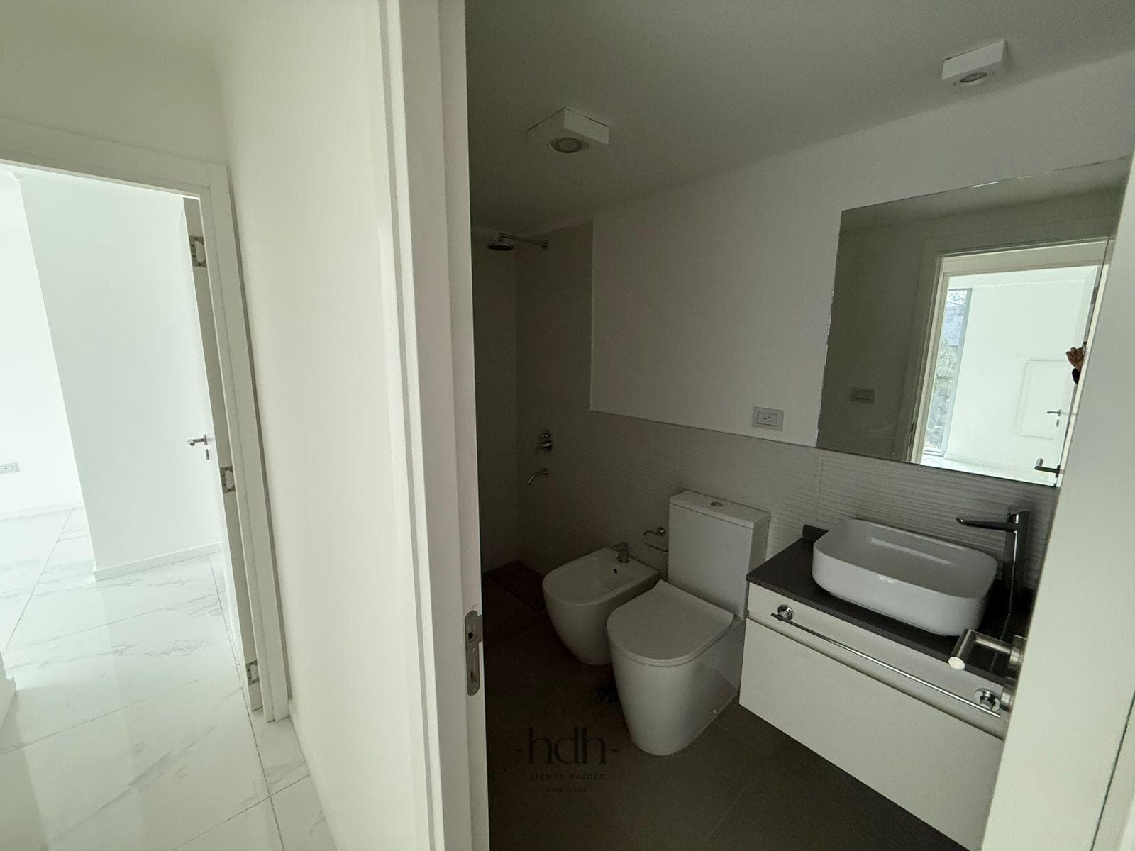 2-Bedroom, 2-Bathroom Apartment for Sale with High-End Amenities in Alto Alberdi