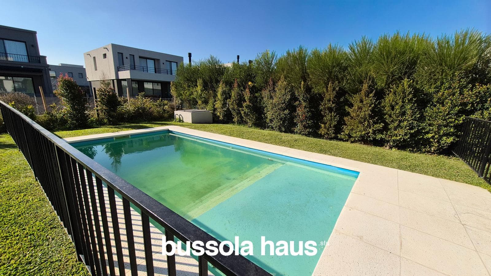 6-room house for sale with a pool in Araucarias, Puertos Escobar