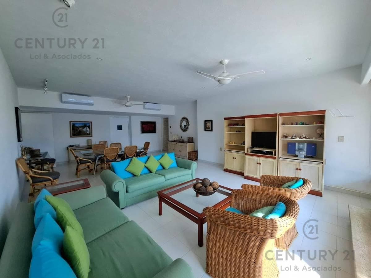 Beachfront apartment at Club Playamar II, Barra Diamante, Acapulco