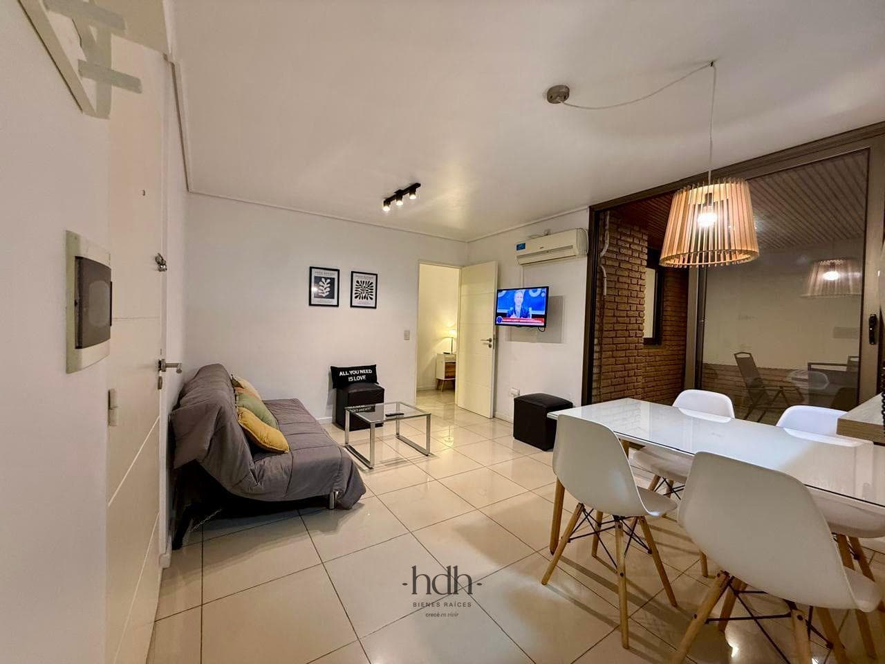 1-bedroom, 1-bathroom apartment with a balcony and a new terrace in Córdoba