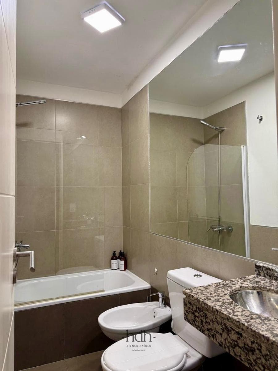 1-bedroom, 1-bathroom apartment with a balcony and a new terrace in Córdoba