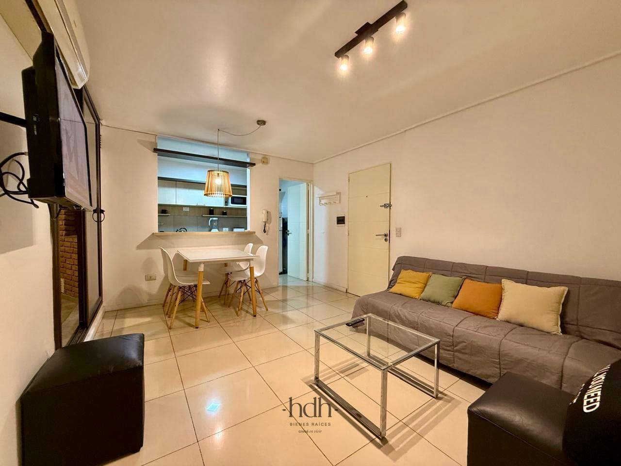 1-bedroom, 1-bathroom apartment with a balcony and a new terrace in Córdoba