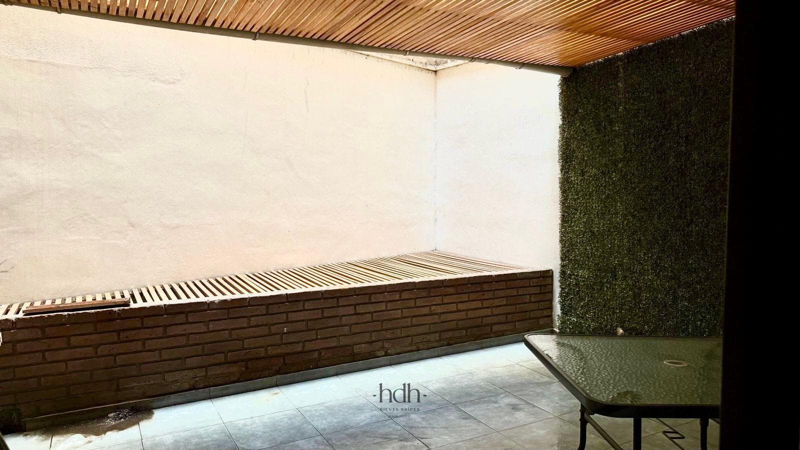 1-bedroom, 1-bathroom apartment with a balcony and a new terrace in Córdoba