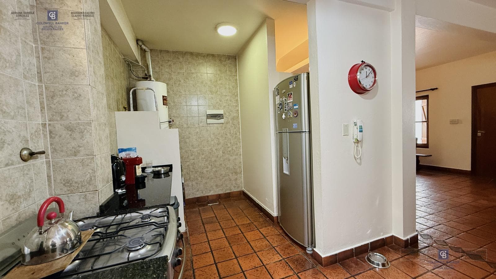 4-ROOM HOUSE FOR SALE ON ITS OWN LOT WITH YARD, GRILL, AND GARAGE IN DEVOTO