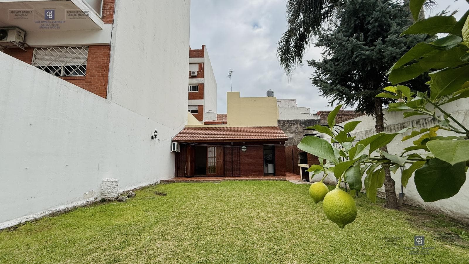 4-ROOM HOUSE FOR SALE ON ITS OWN LOT WITH YARD, GRILL, AND GARAGE IN DEVOTO