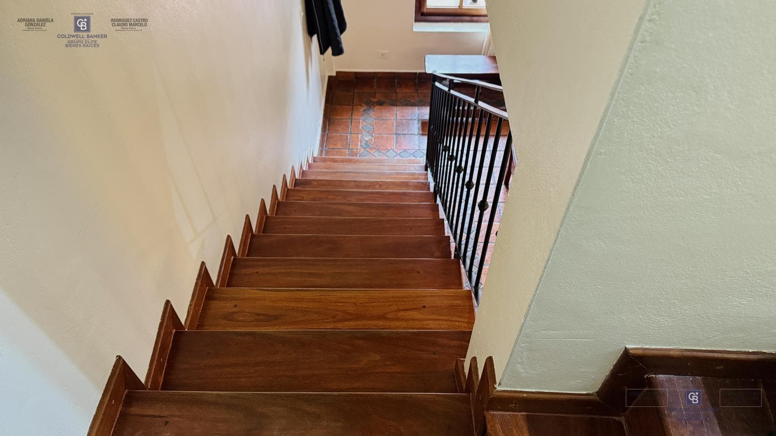 4-ROOM HOUSE FOR SALE ON ITS OWN LOT WITH YARD, GRILL, AND GARAGE IN DEVOTO