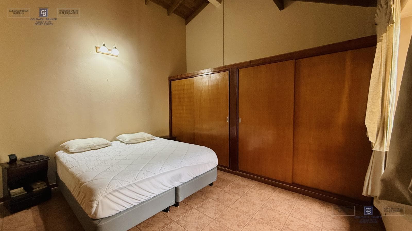 4-ROOM HOUSE FOR SALE ON ITS OWN LOT WITH YARD, GRILL, AND GARAGE IN DEVOTO