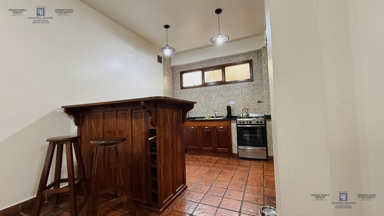 4-ROOM HOUSE FOR SALE ON ITS OWN LOT WITH YARD, GRILL, AND GARAGE IN DEVOTO