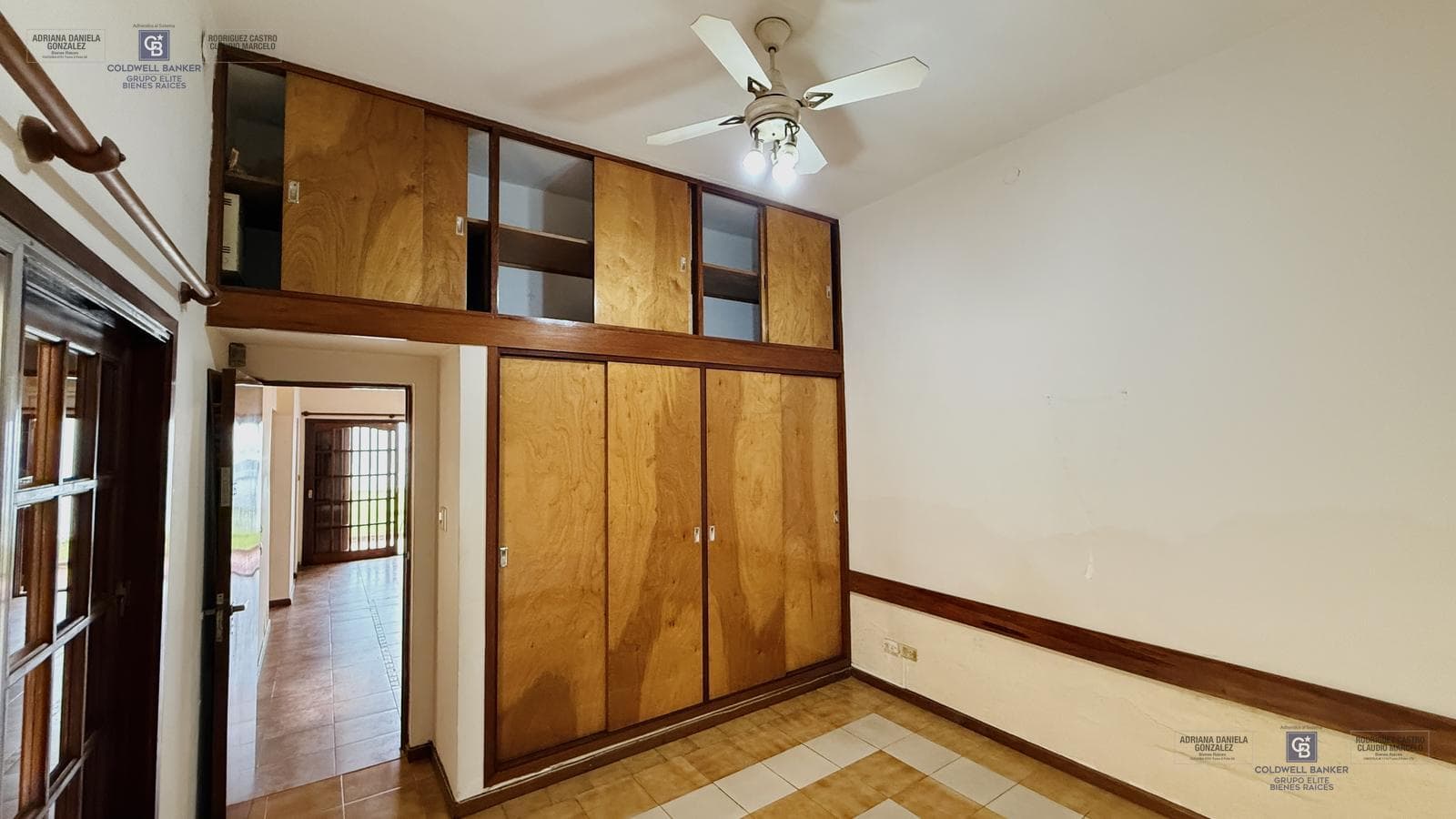 4-ROOM HOUSE FOR SALE ON ITS OWN LOT WITH YARD, GRILL, AND GARAGE IN DEVOTO