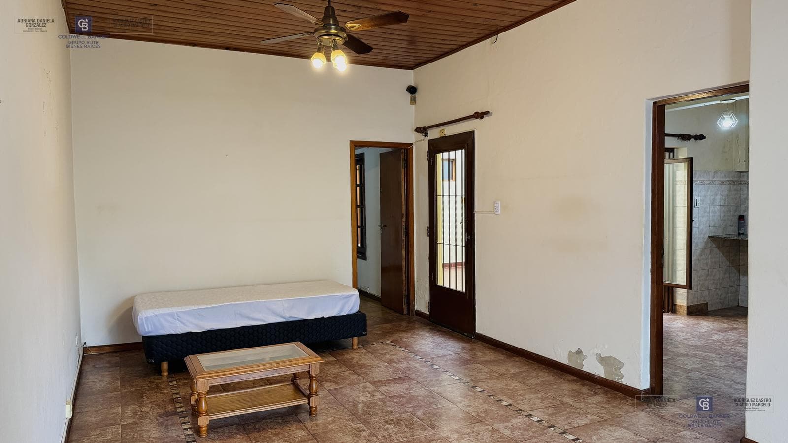 4-ROOM HOUSE FOR SALE ON ITS OWN LOT WITH YARD, GRILL, AND GARAGE IN DEVOTO