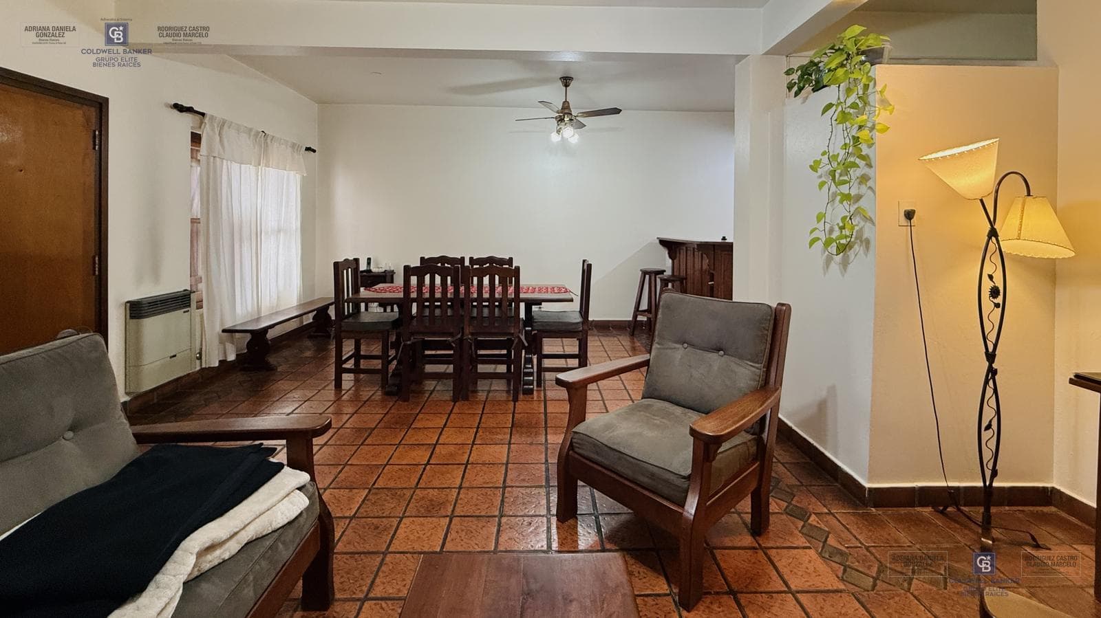 4-ROOM HOUSE FOR SALE ON ITS OWN LOT WITH YARD, GRILL, AND GARAGE IN DEVOTO