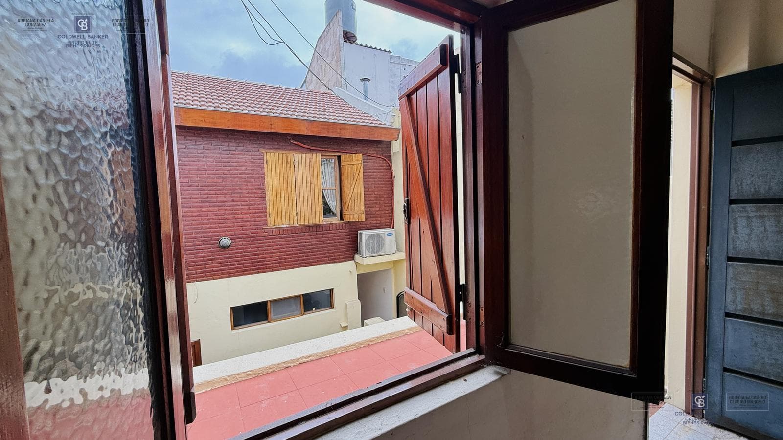 4-ROOM HOUSE FOR SALE ON ITS OWN LOT WITH YARD, GRILL, AND GARAGE IN DEVOTO