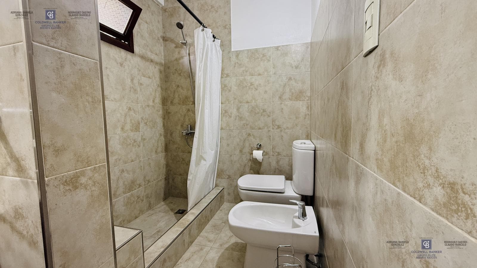 4-ROOM HOUSE FOR SALE ON ITS OWN LOT WITH YARD, GRILL, AND GARAGE IN DEVOTO