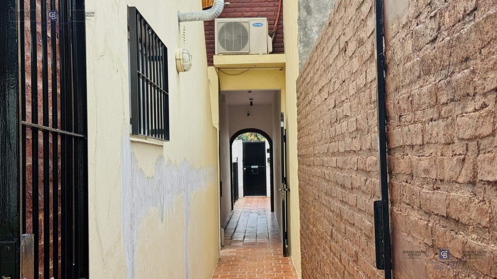 4-ROOM HOUSE FOR SALE ON ITS OWN LOT WITH YARD, GRILL, AND GARAGE IN DEVOTO