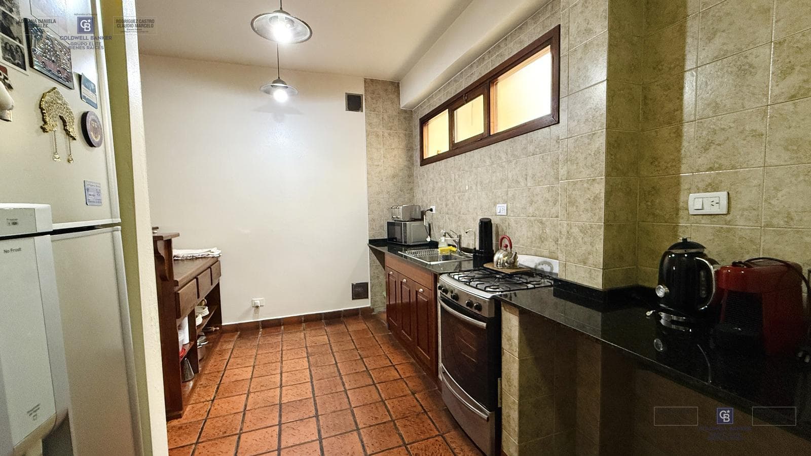 4-ROOM HOUSE FOR SALE ON ITS OWN LOT WITH YARD, GRILL, AND GARAGE IN DEVOTO