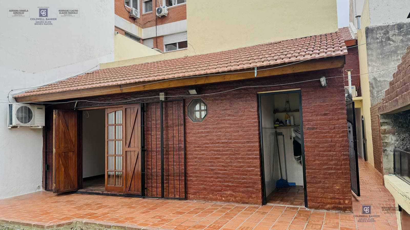 4-ROOM HOUSE FOR SALE ON ITS OWN LOT WITH YARD, GRILL, AND GARAGE IN DEVOTO