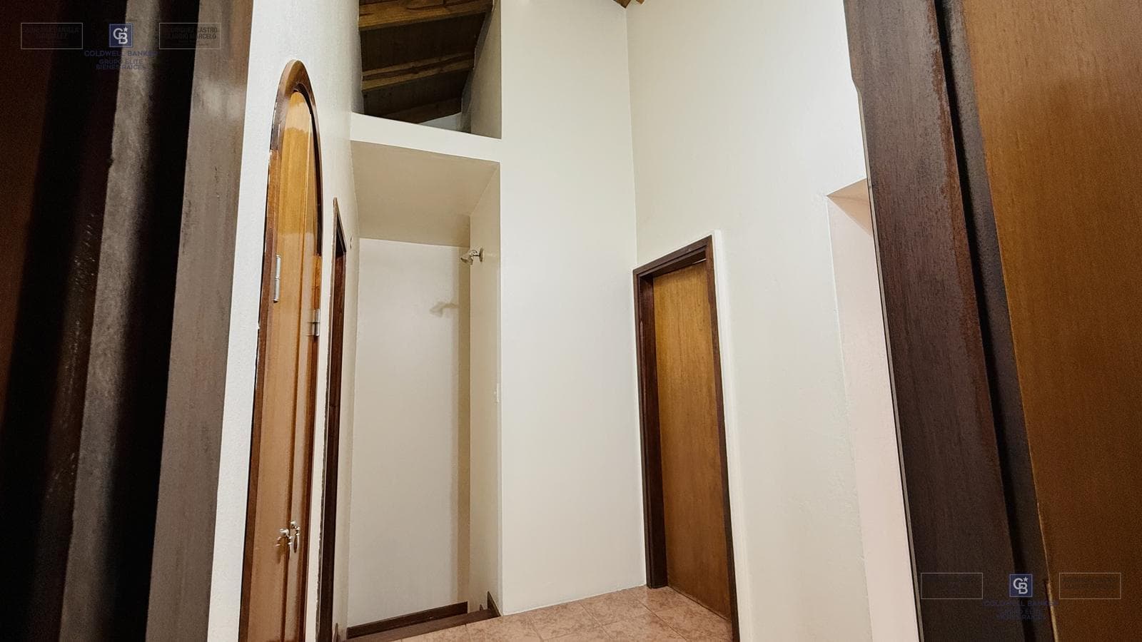 4-ROOM HOUSE FOR SALE ON ITS OWN LOT WITH YARD, GRILL, AND GARAGE IN DEVOTO