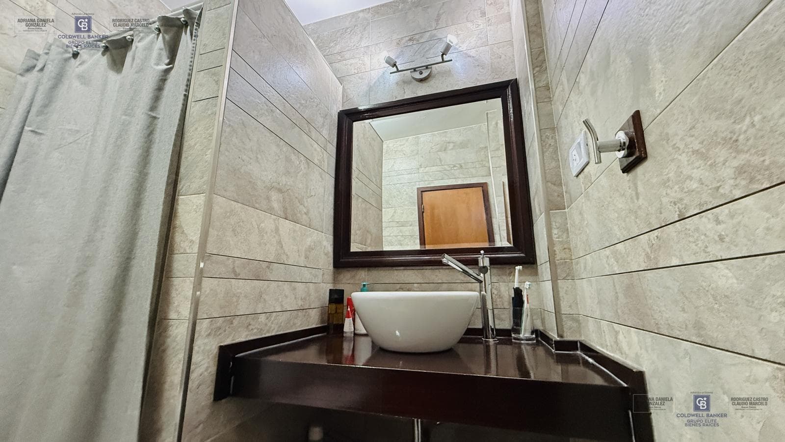 4-ROOM HOUSE FOR SALE ON ITS OWN LOT WITH YARD, GRILL, AND GARAGE IN DEVOTO