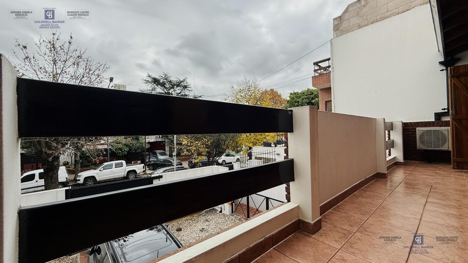 4-ROOM HOUSE FOR SALE ON ITS OWN LOT WITH YARD, GRILL, AND GARAGE IN DEVOTO