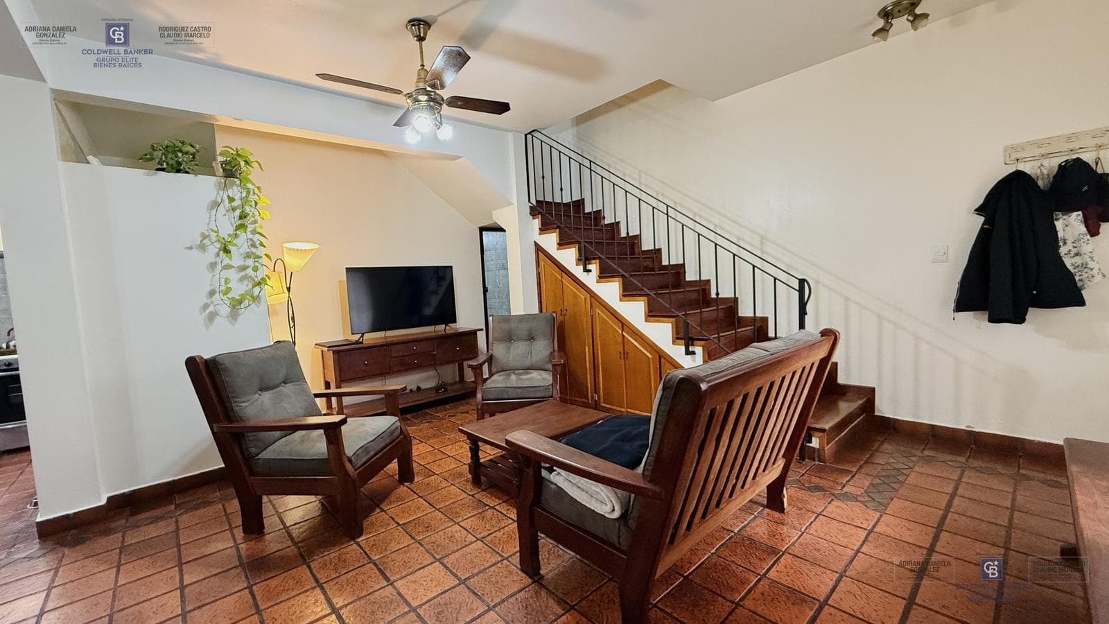 4-ROOM HOUSE FOR SALE ON ITS OWN LOT WITH YARD, GRILL, AND GARAGE IN DEVOTO