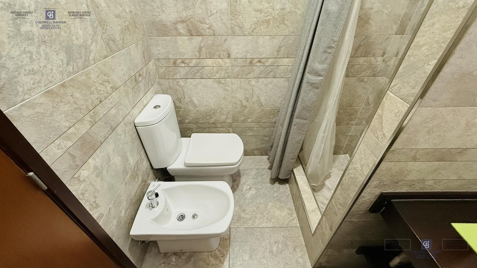 4-ROOM HOUSE FOR SALE ON ITS OWN LOT WITH YARD, GRILL, AND GARAGE IN DEVOTO