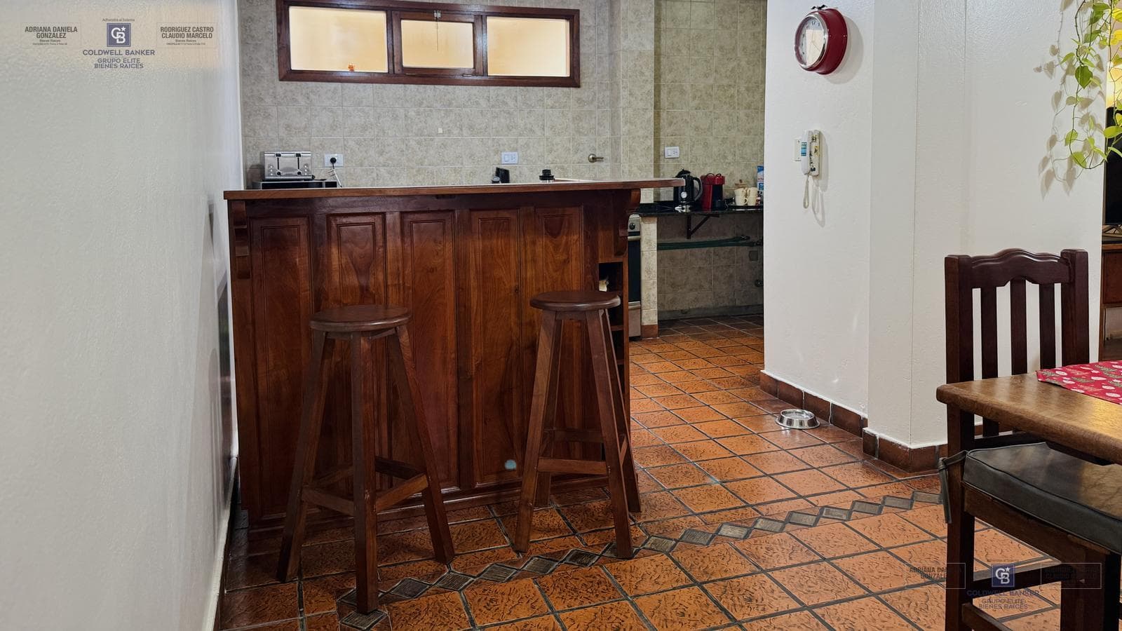 4-ROOM HOUSE FOR SALE ON ITS OWN LOT WITH YARD, GRILL, AND GARAGE IN DEVOTO