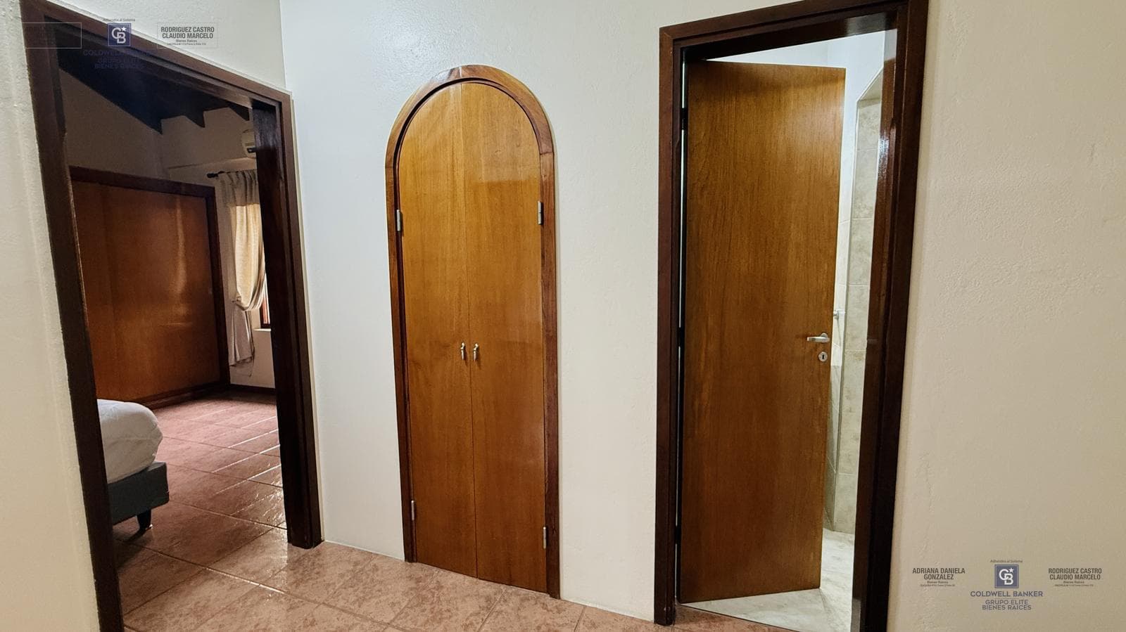 4-ROOM HOUSE FOR SALE ON ITS OWN LOT WITH YARD, GRILL, AND GARAGE IN DEVOTO