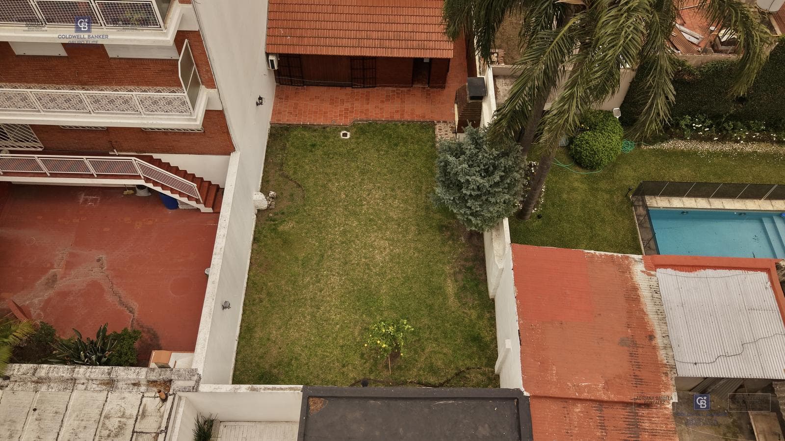 4-ROOM HOUSE FOR SALE ON ITS OWN LOT WITH YARD, GRILL, AND GARAGE IN DEVOTO
