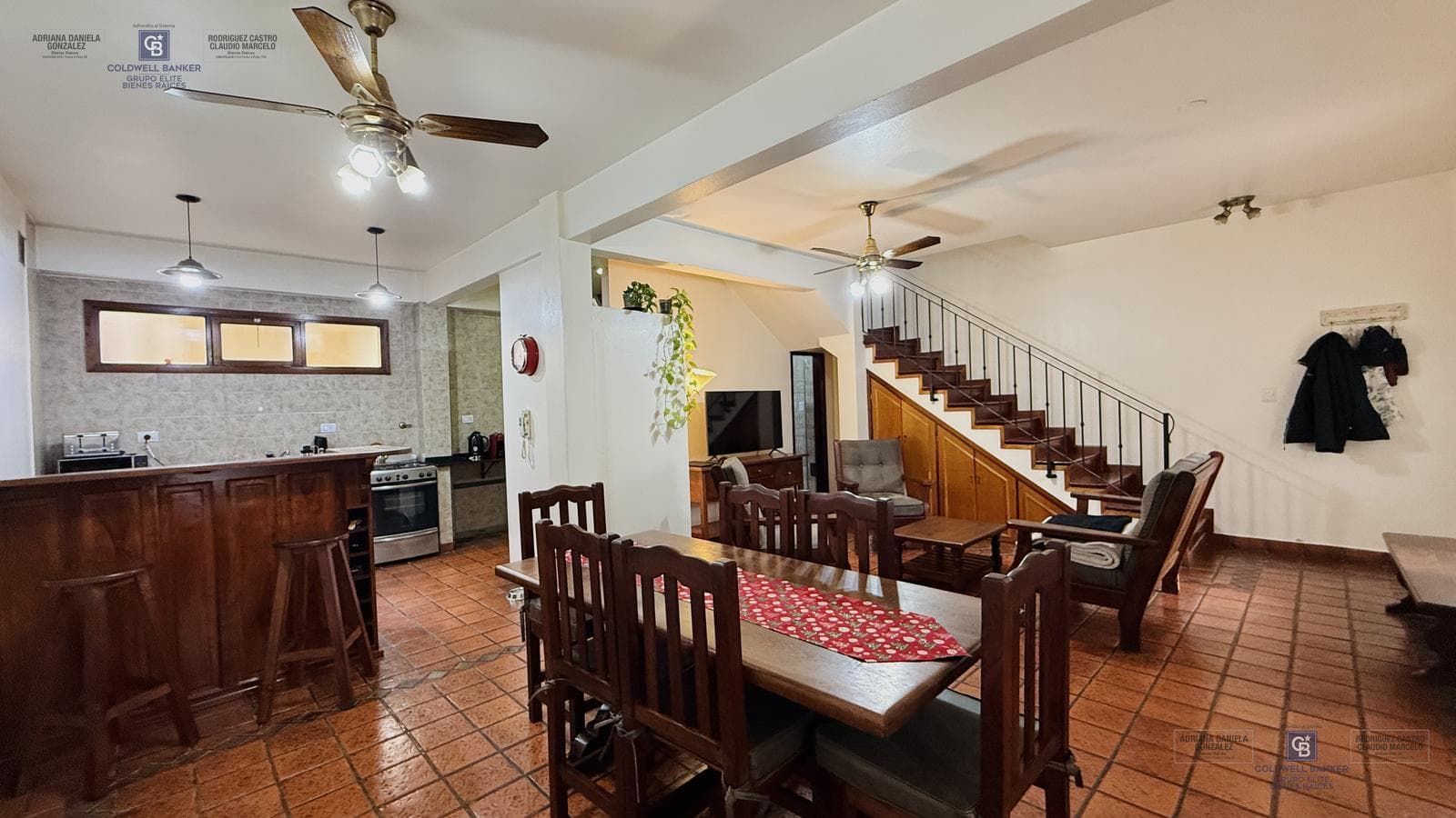 4-ROOM HOUSE FOR SALE ON ITS OWN LOT WITH YARD, GRILL, AND GARAGE IN DEVOTO