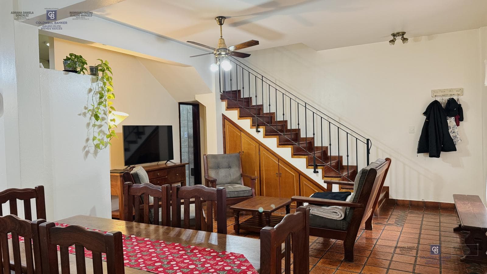 4-ROOM HOUSE FOR SALE ON ITS OWN LOT WITH YARD, GRILL, AND GARAGE IN DEVOTO