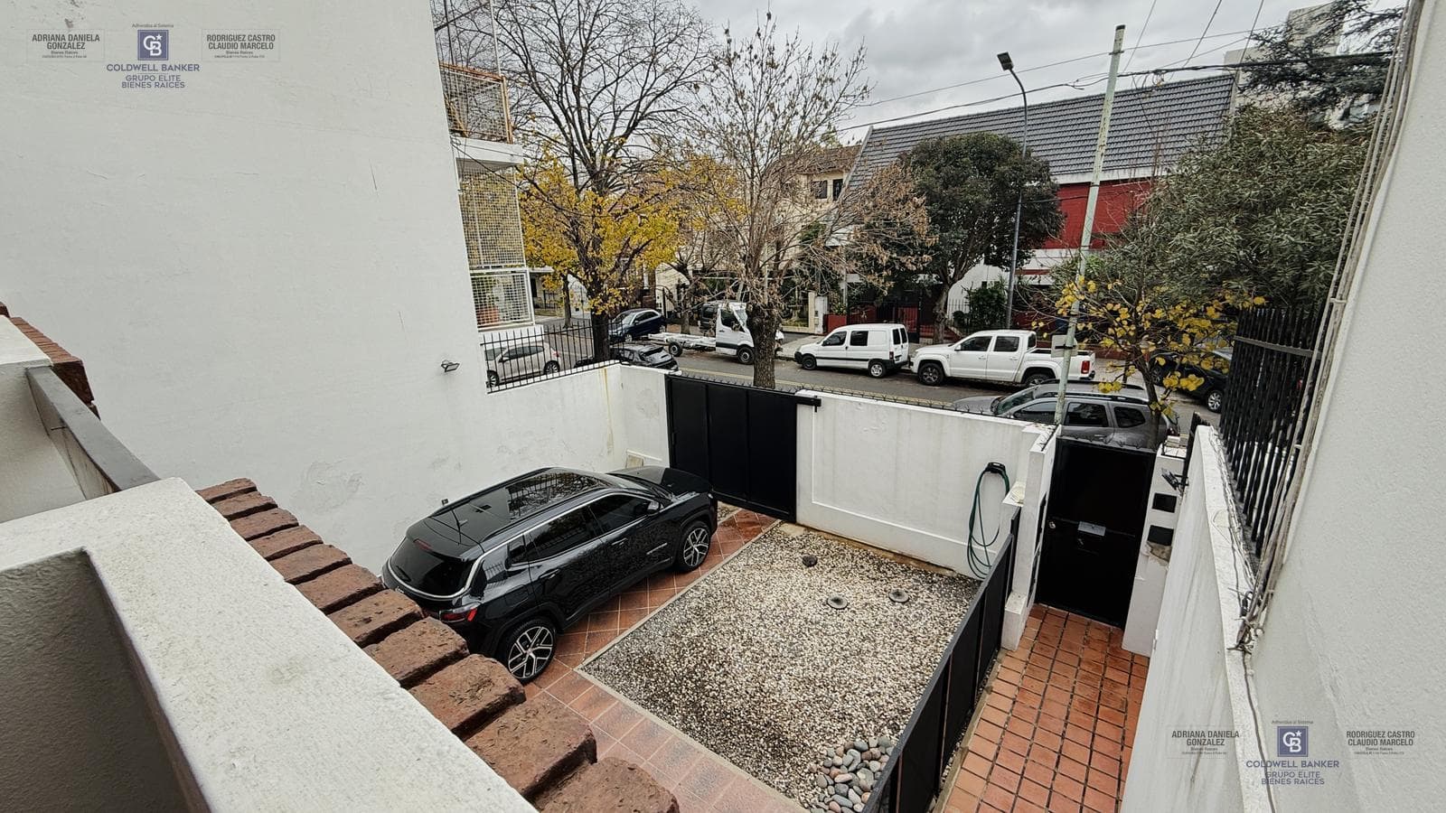4-ROOM HOUSE FOR SALE ON ITS OWN LOT WITH YARD, GRILL, AND GARAGE IN DEVOTO