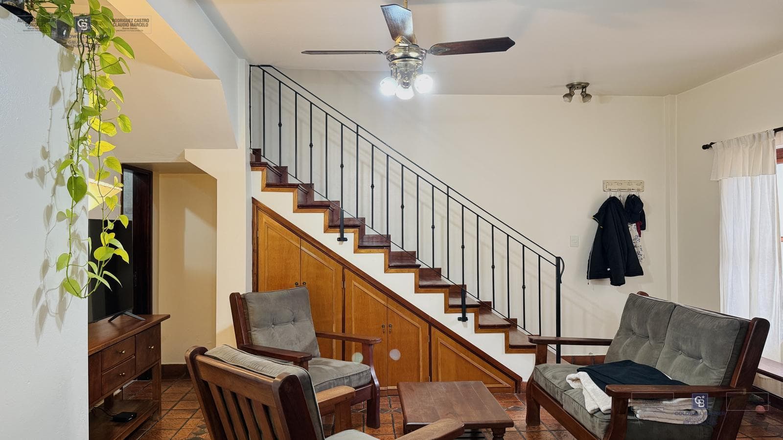 4-ROOM HOUSE FOR SALE ON ITS OWN LOT WITH YARD, GRILL, AND GARAGE IN DEVOTO