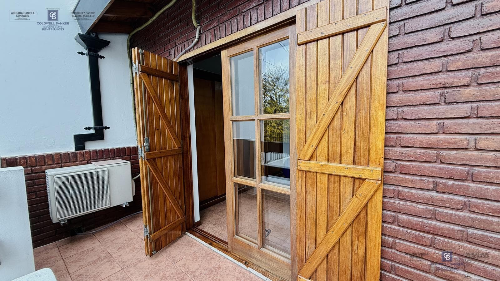 4-ROOM HOUSE FOR SALE ON ITS OWN LOT WITH YARD, GRILL, AND GARAGE IN DEVOTO