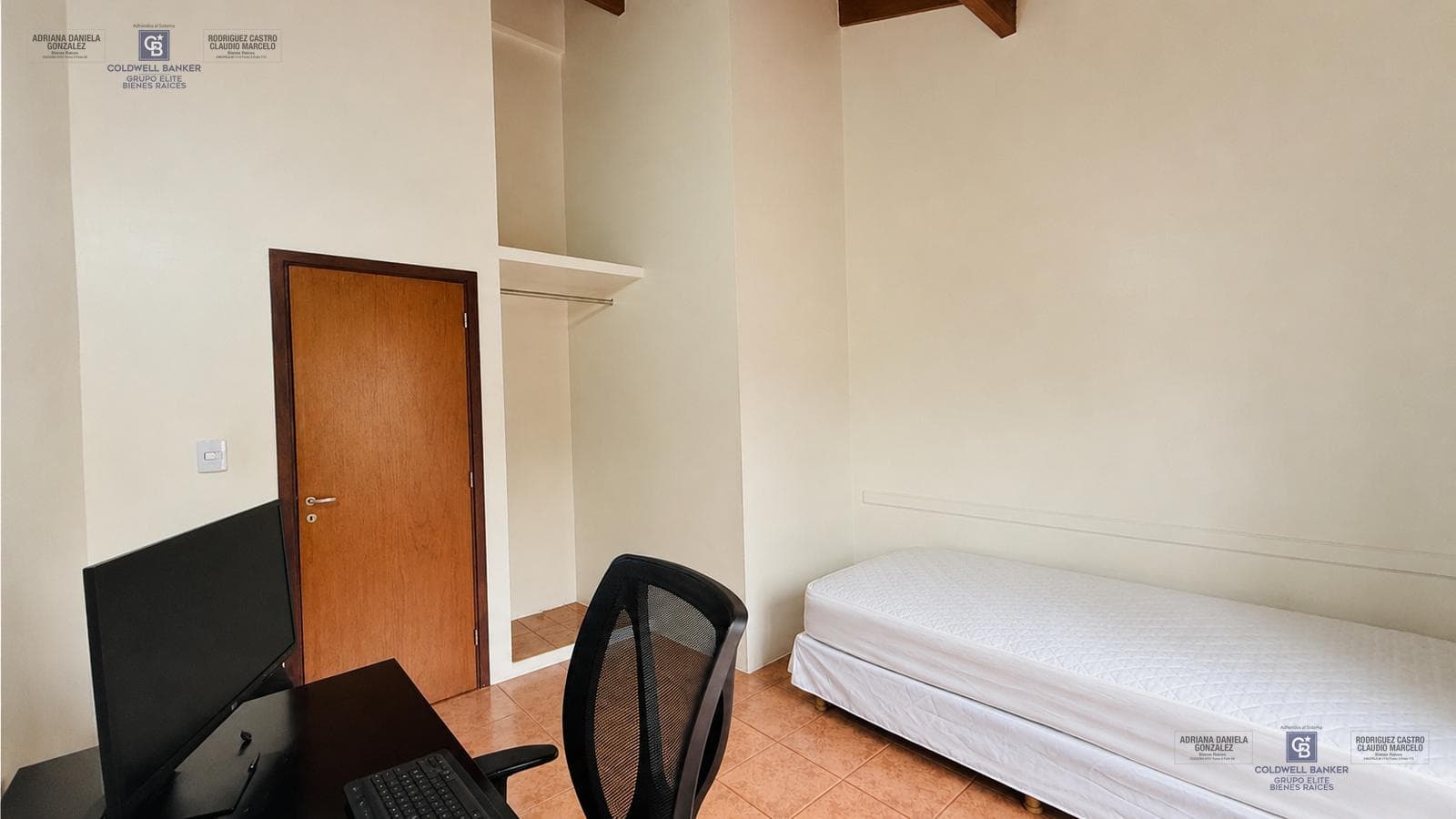 4-ROOM HOUSE FOR SALE ON ITS OWN LOT WITH YARD, GRILL, AND GARAGE IN DEVOTO
