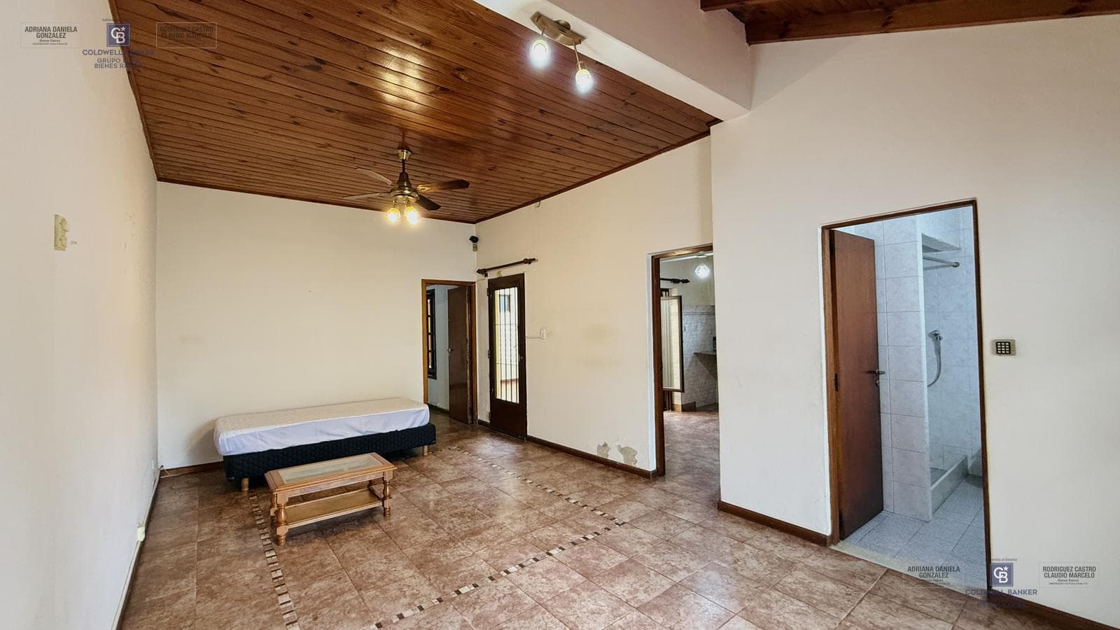4-ROOM HOUSE FOR SALE ON ITS OWN LOT WITH YARD, GRILL, AND GARAGE IN DEVOTO