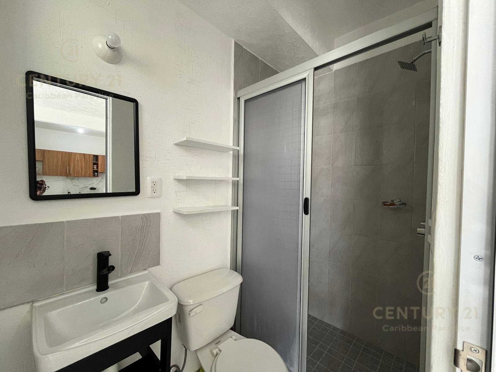 2-Bedroom Apartment for Rent on Paseos Sisal in Playa del Carmen P4604