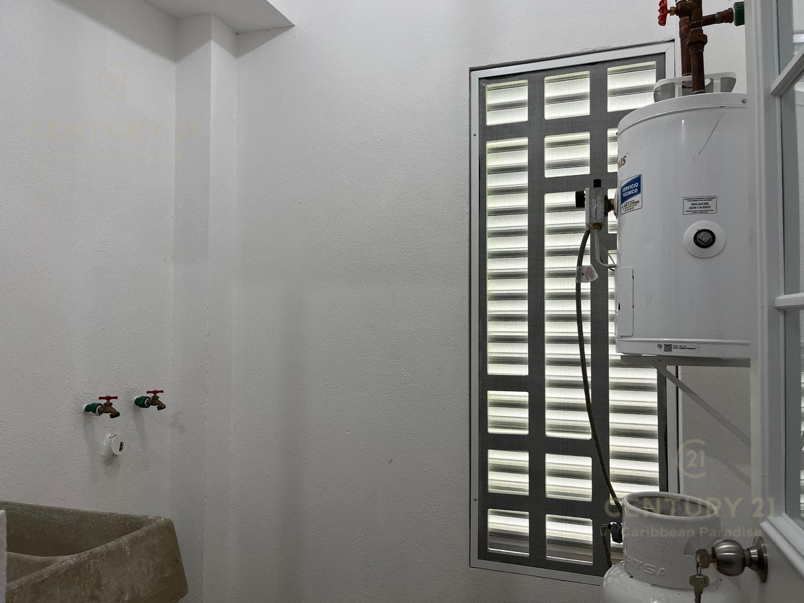 2-Bedroom Apartment for Rent on Paseos Sisal in Playa del Carmen P4604