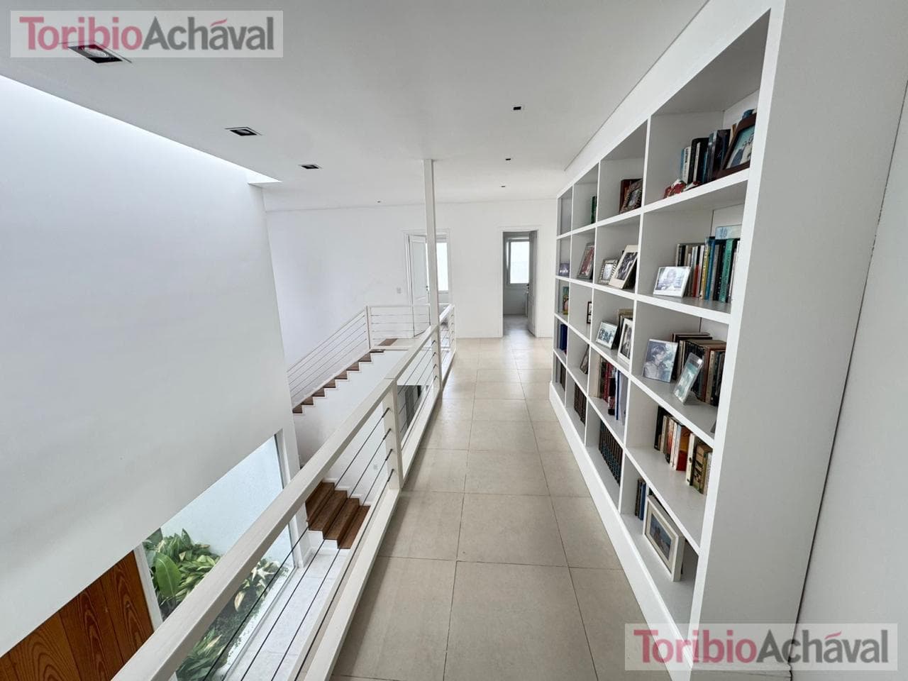 7-room HOUSE ON THE WATER, for rent in Barbarita