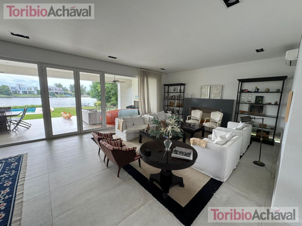 7-room HOUSE ON THE WATER, for rent in Barbarita