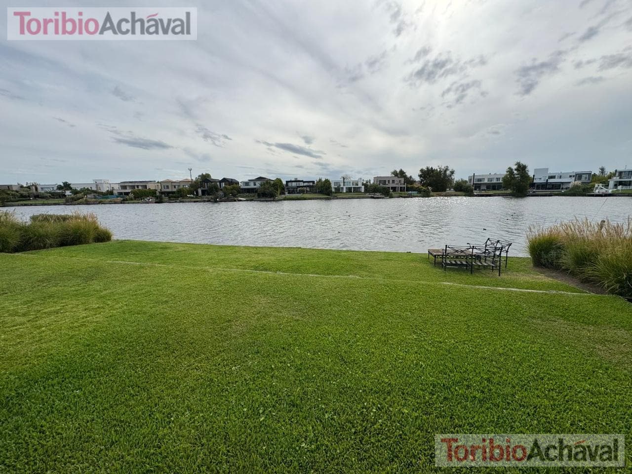7-room HOUSE ON THE WATER, for rent in Barbarita