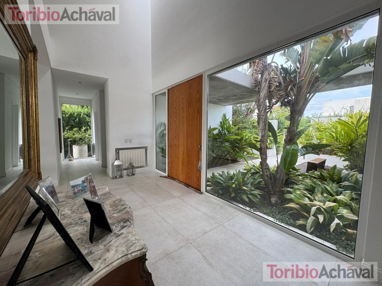 7-room HOUSE ON THE WATER, for rent in Barbarita