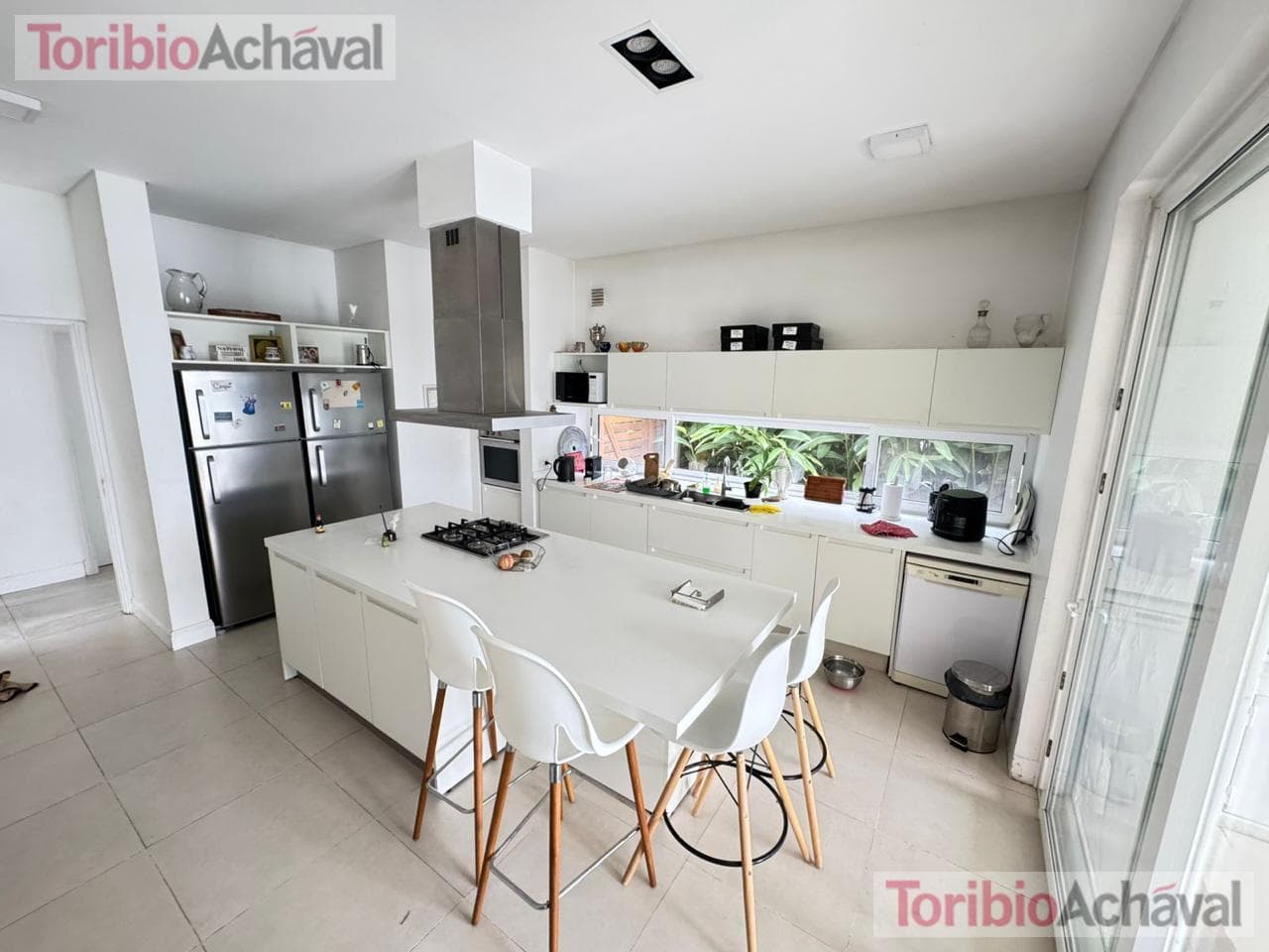 7-room HOUSE ON THE WATER, for rent in Barbarita