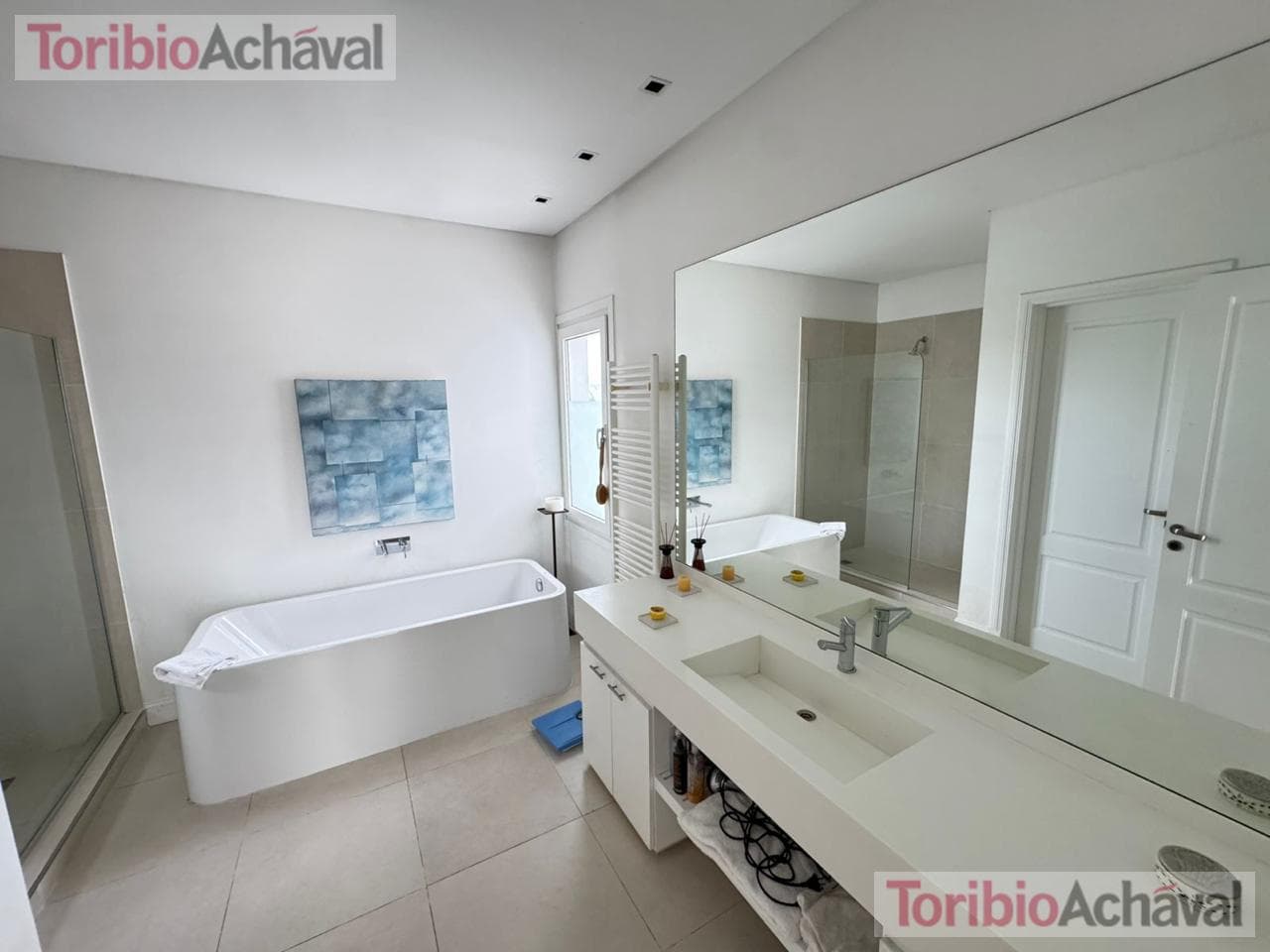7-room HOUSE ON THE WATER, for rent in Barbarita