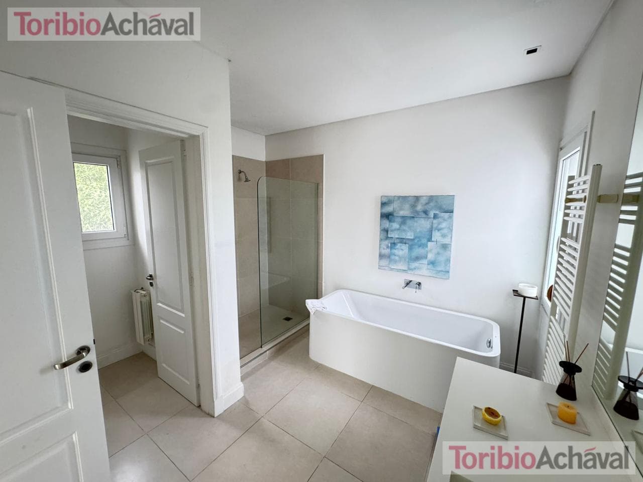 7-room HOUSE ON THE WATER, for rent in Barbarita