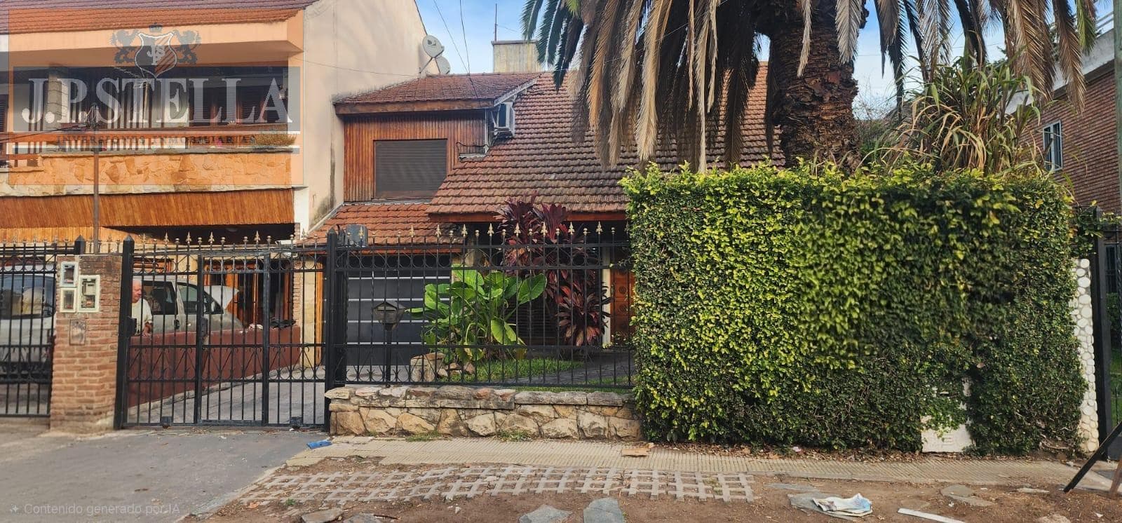 Chalet 4 amb. 285 m² s/ lote 358 m² - Garage - Quincho - Playroom - Pileta - Ramos Mejia