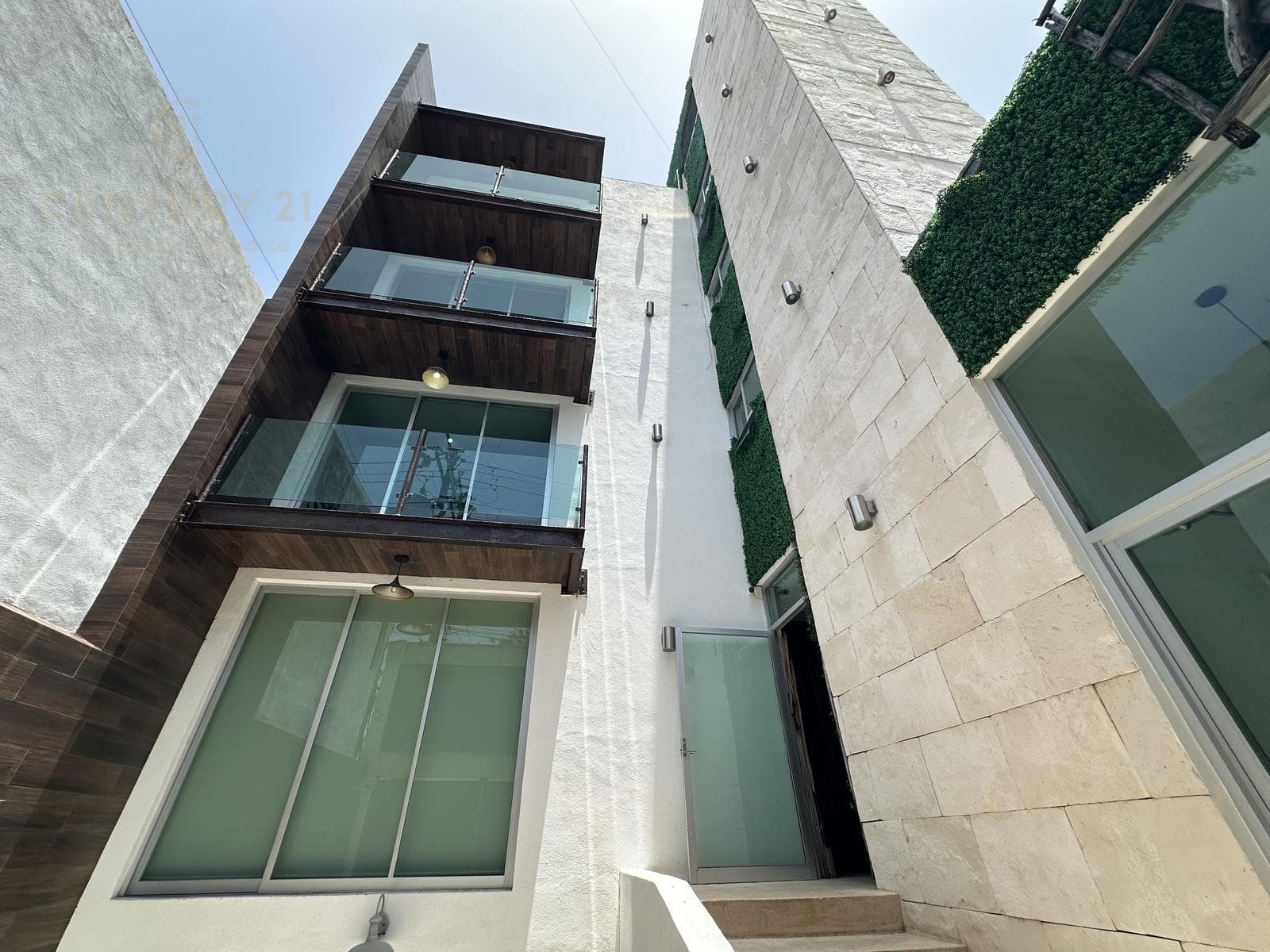 Medical Offices for Rent on AV 40 | Elevator (Master Office with Bathroom) P4632