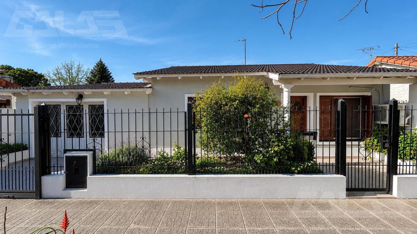 HOUSE | 3 ROOMS | NO BACKYARD | ELIGIBLE FOR MORTGAGE | GARAGE | SOUTH PADUA
