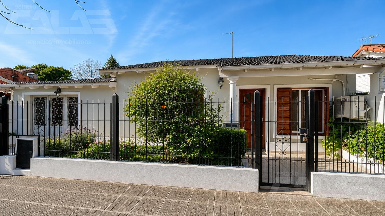 HOUSE | 3 ROOMS | NO BACKYARD | ELIGIBLE FOR MORTGAGE | GARAGE | SOUTH PADUA
